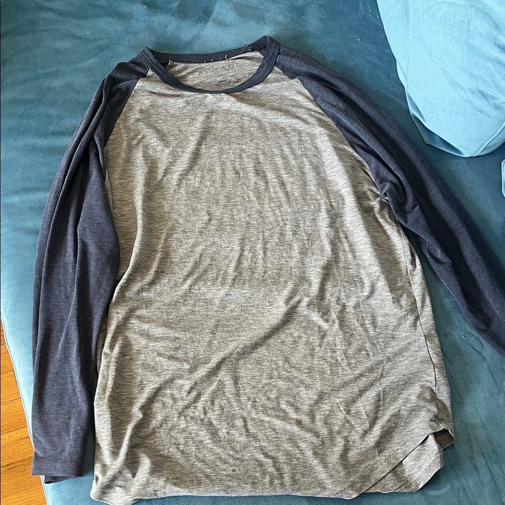 Men's Raglan Long Sleeve Tee in Gray and Navy